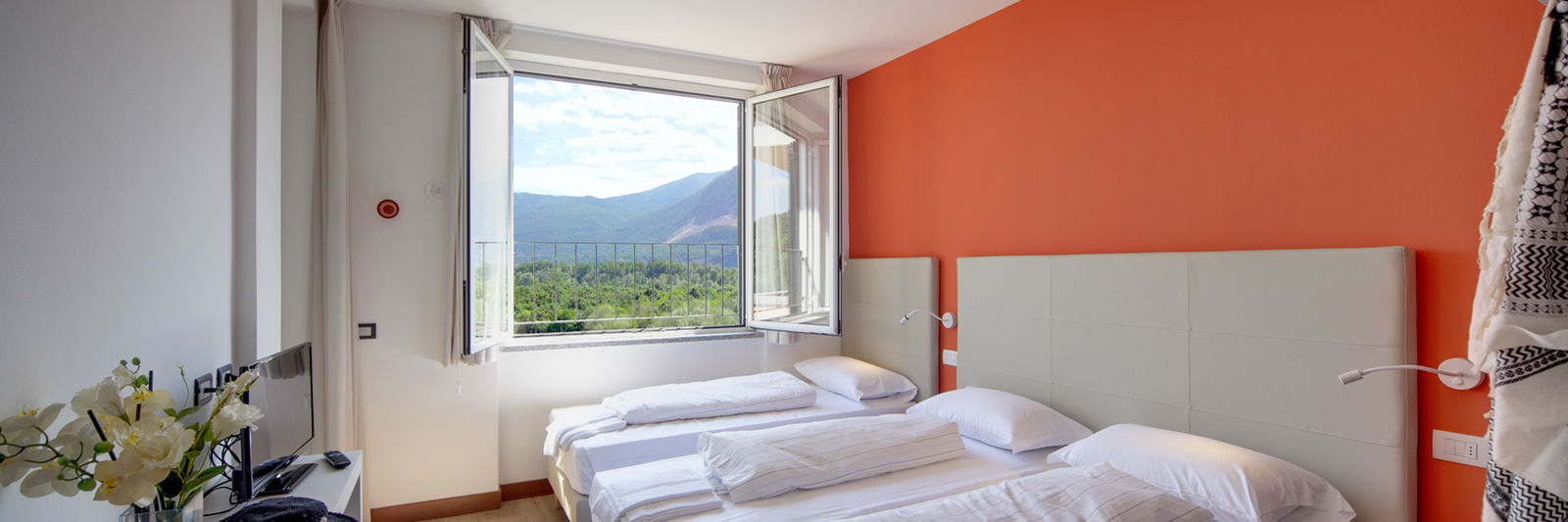 THREE-ROOM APARTMENT 47/50 M² WITH LAKE VIEW