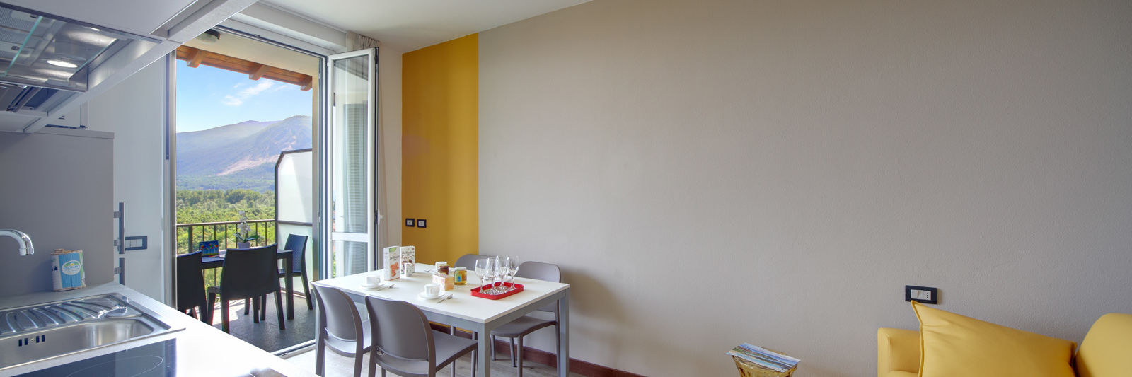 TWO-ROOM APARTMENT 33 M² WITH LAKE VIEW